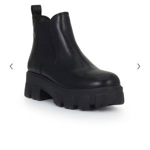 Darielle boot circus NY